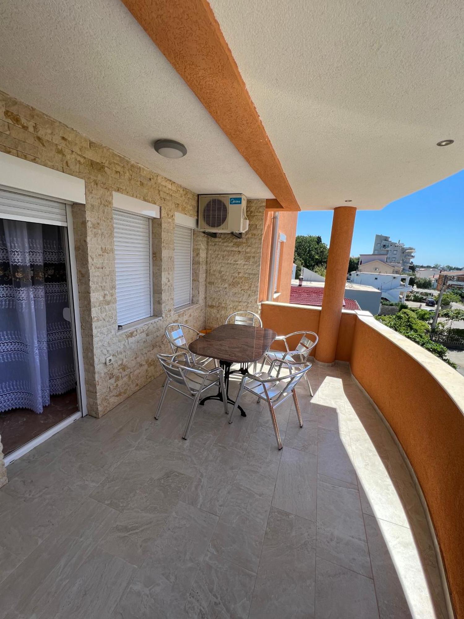 Zalli Appartement *